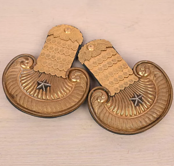 Saxon Garde Reiter Officers Epaulets for an Oberleutnant. Visuel 1 principal